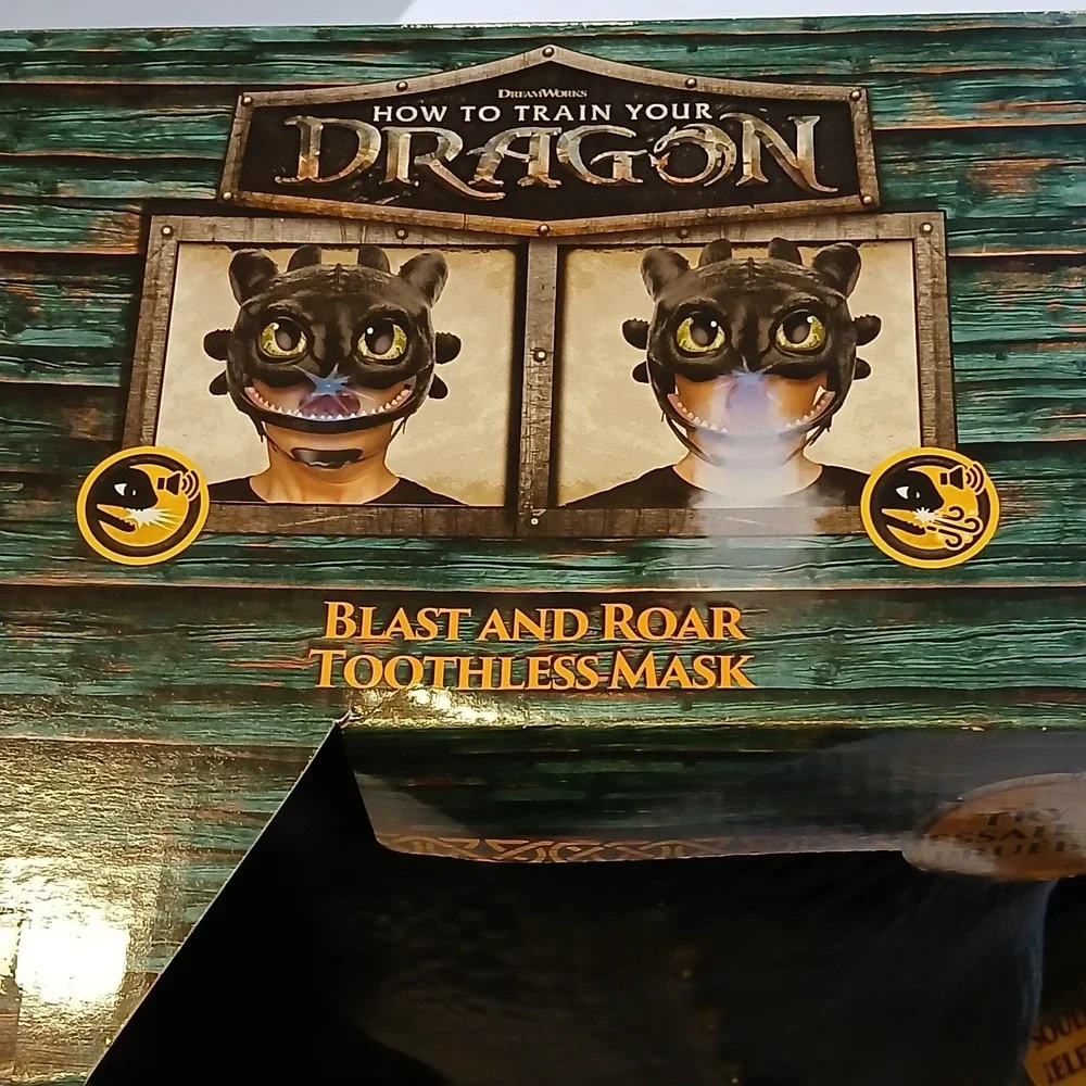 DreamWorks How to Train Your Dragon Toothless Blast & Roar Mask - New In Box!